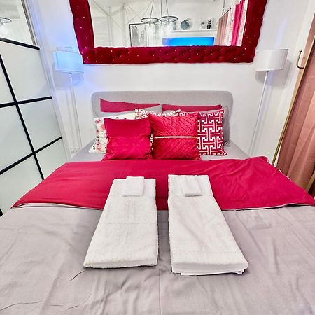 Aesthetic One Bedroom Beside Sm W Pool, Wifi And Netflix Cagayan de Oro Esterno foto