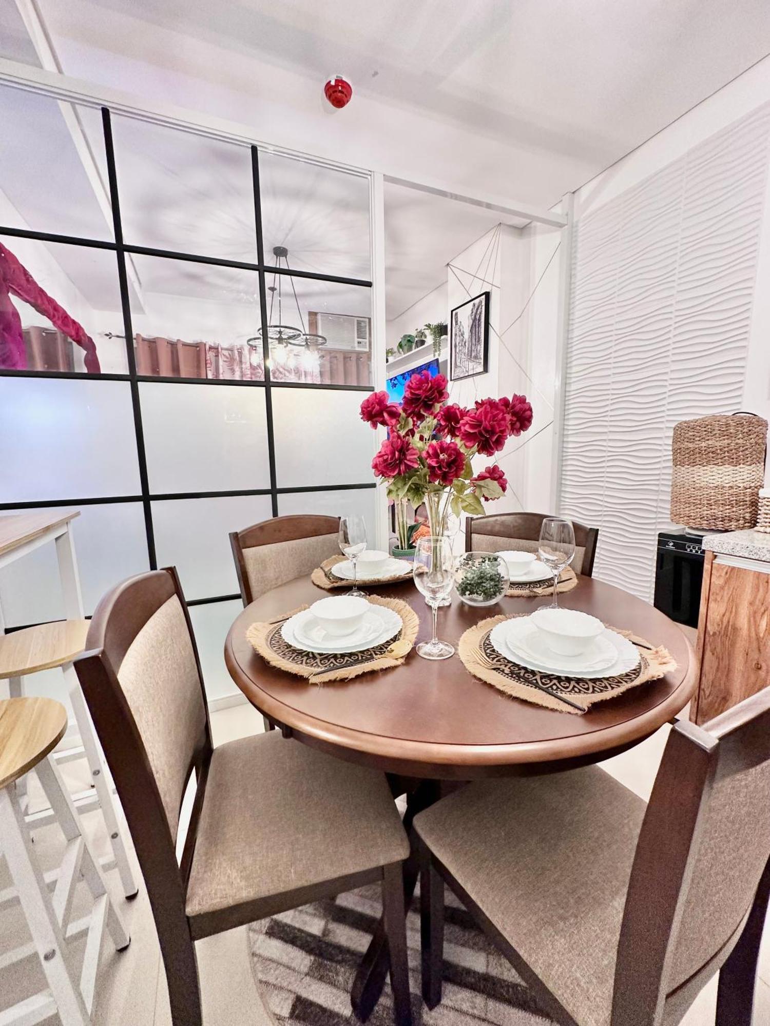 Aesthetic One Bedroom Beside Sm W Pool, Wifi And Netflix Cagayan de Oro Esterno foto