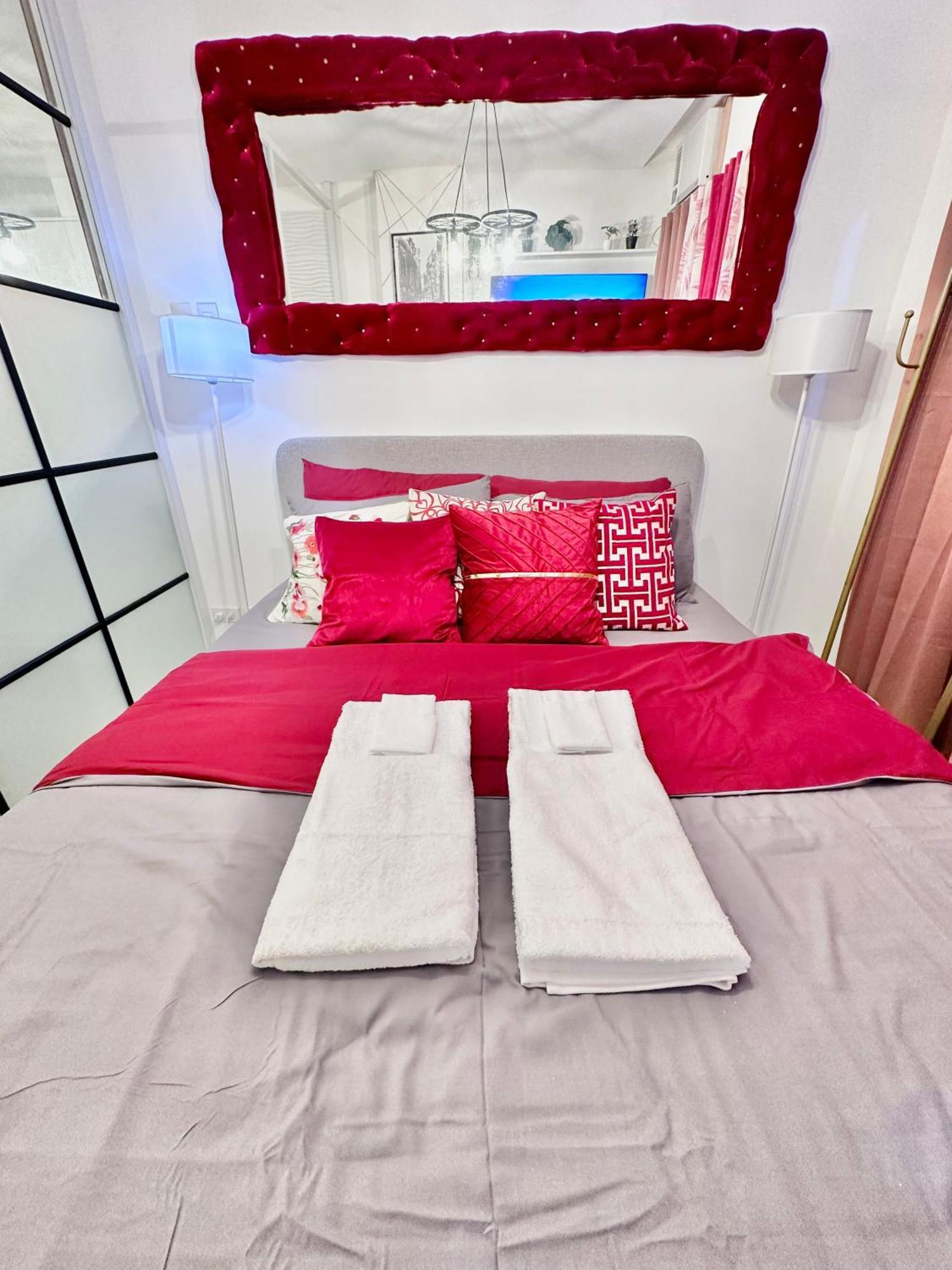 Aesthetic One Bedroom Beside Sm W Pool, Wifi And Netflix Cagayan de Oro Esterno foto