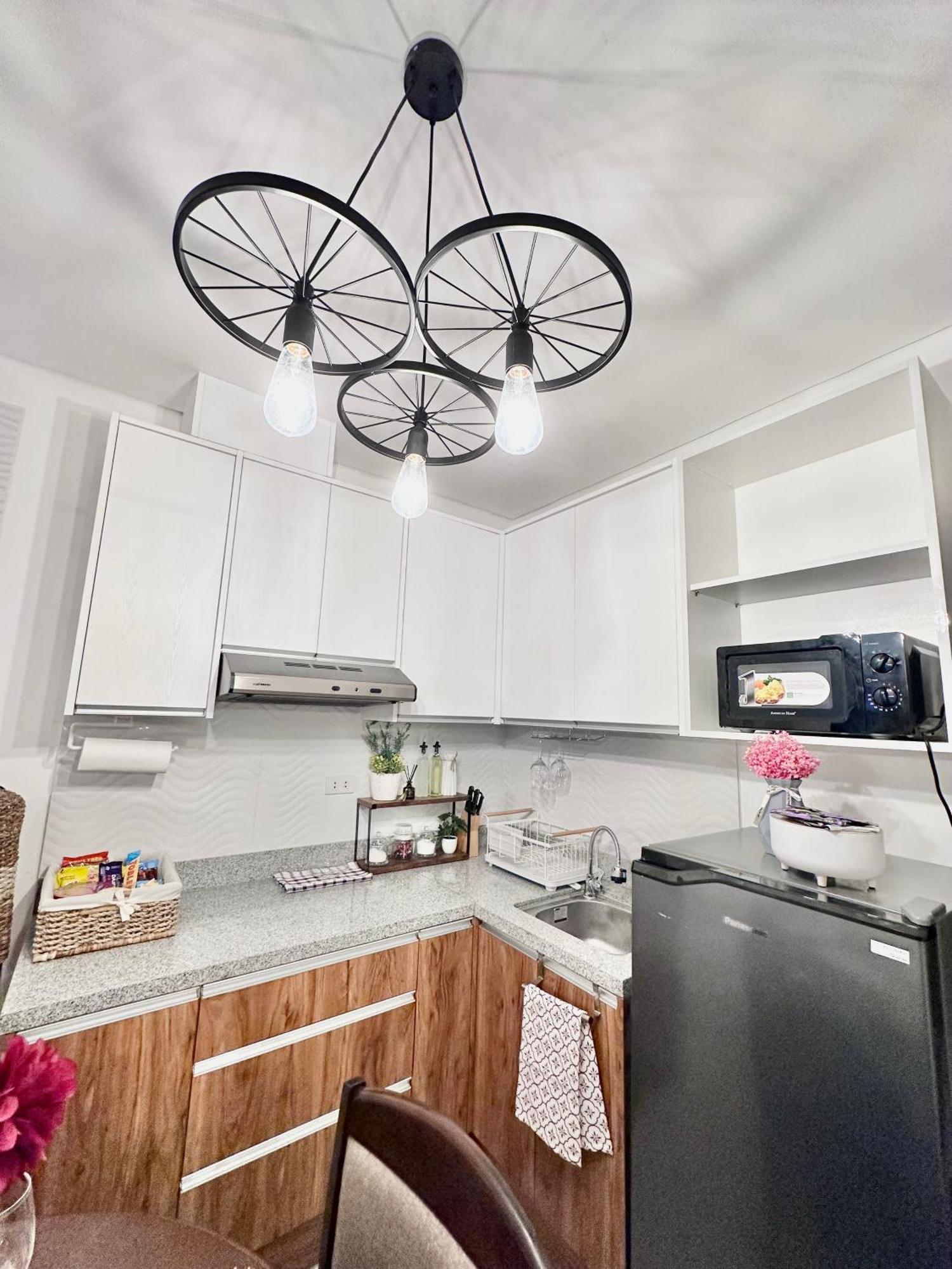Aesthetic One Bedroom Beside Sm W Pool, Wifi And Netflix Cagayan de Oro Esterno foto
