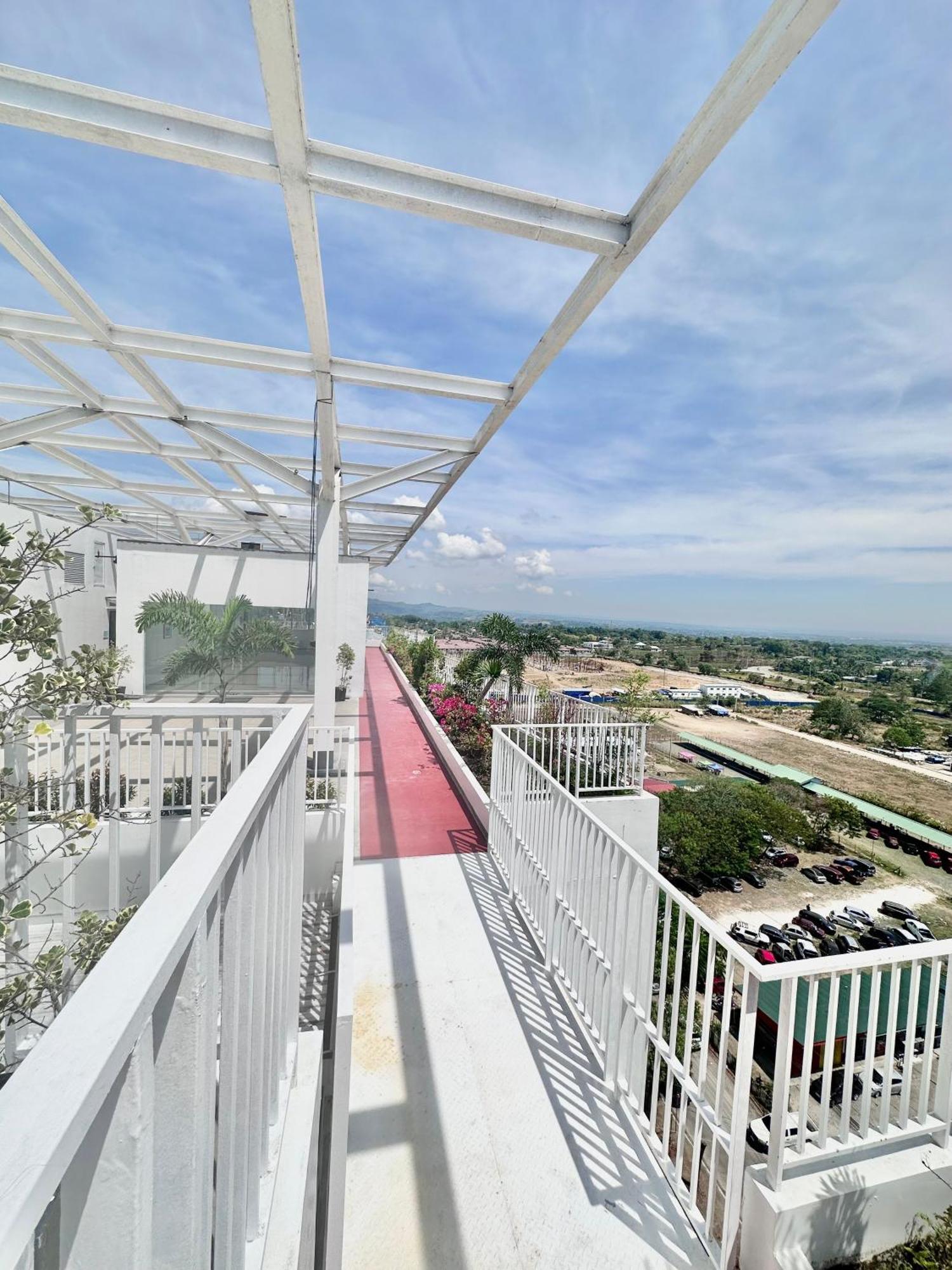 Aesthetic One Bedroom Beside Sm W Pool, Wifi And Netflix Cagayan de Oro Esterno foto