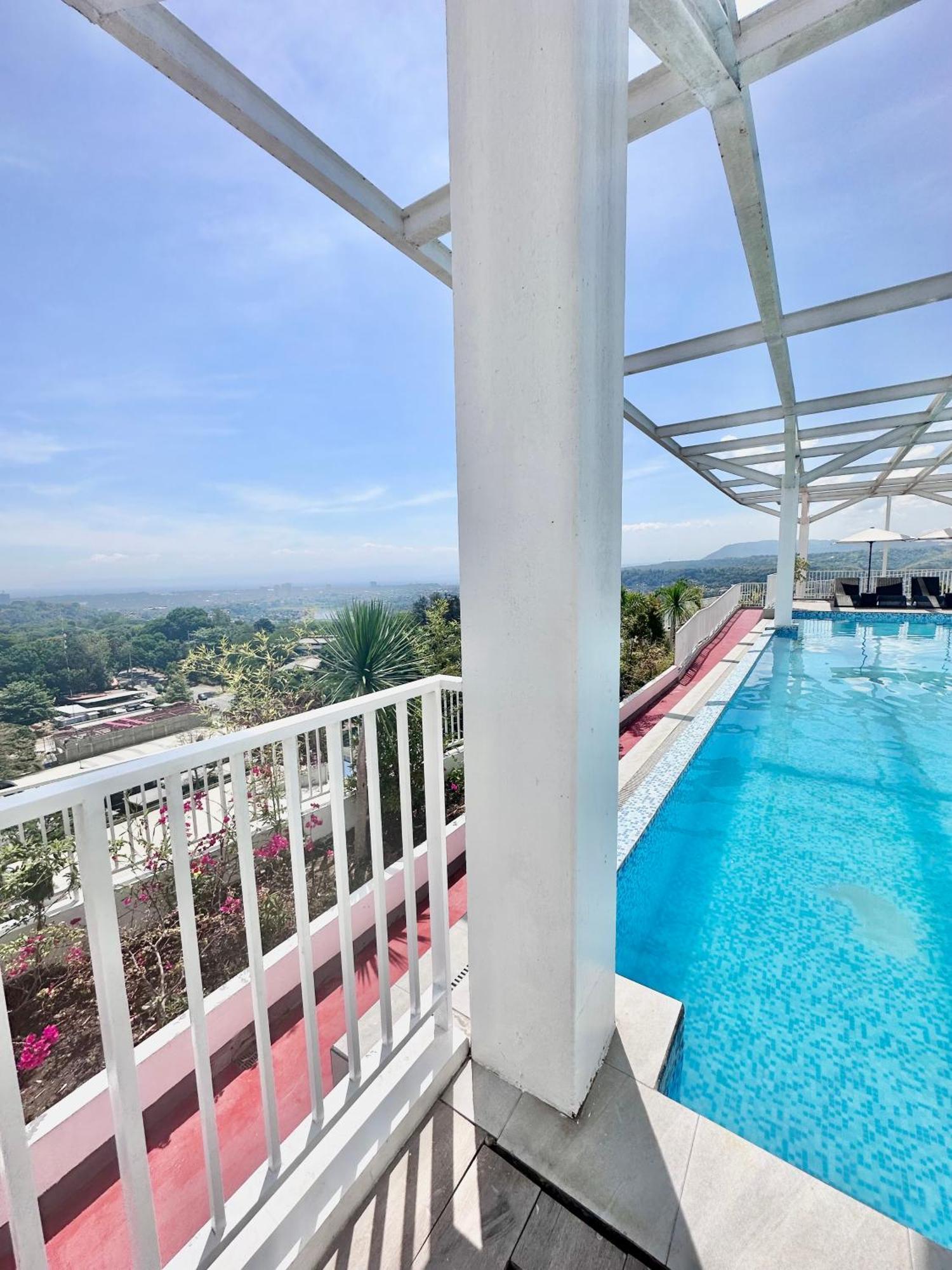 Aesthetic One Bedroom Beside Sm W Pool, Wifi And Netflix Cagayan de Oro Esterno foto