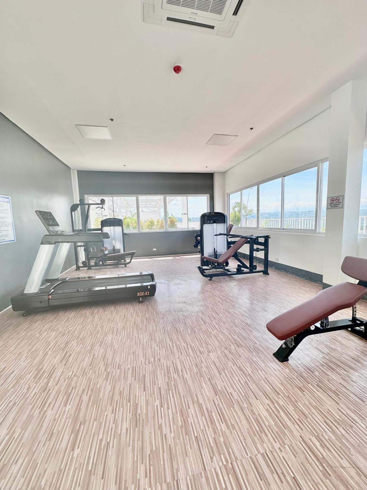 Aesthetic One Bedroom Beside Sm W Pool, Wifi And Netflix Cagayan de Oro Esterno foto