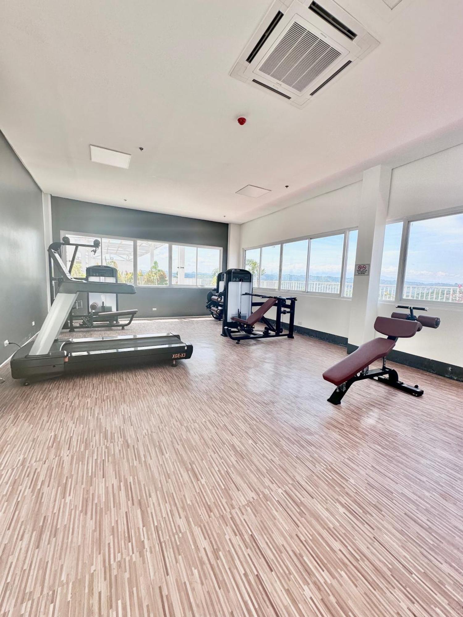 Aesthetic One Bedroom Beside Sm W Pool, Wifi And Netflix Cagayan de Oro Esterno foto