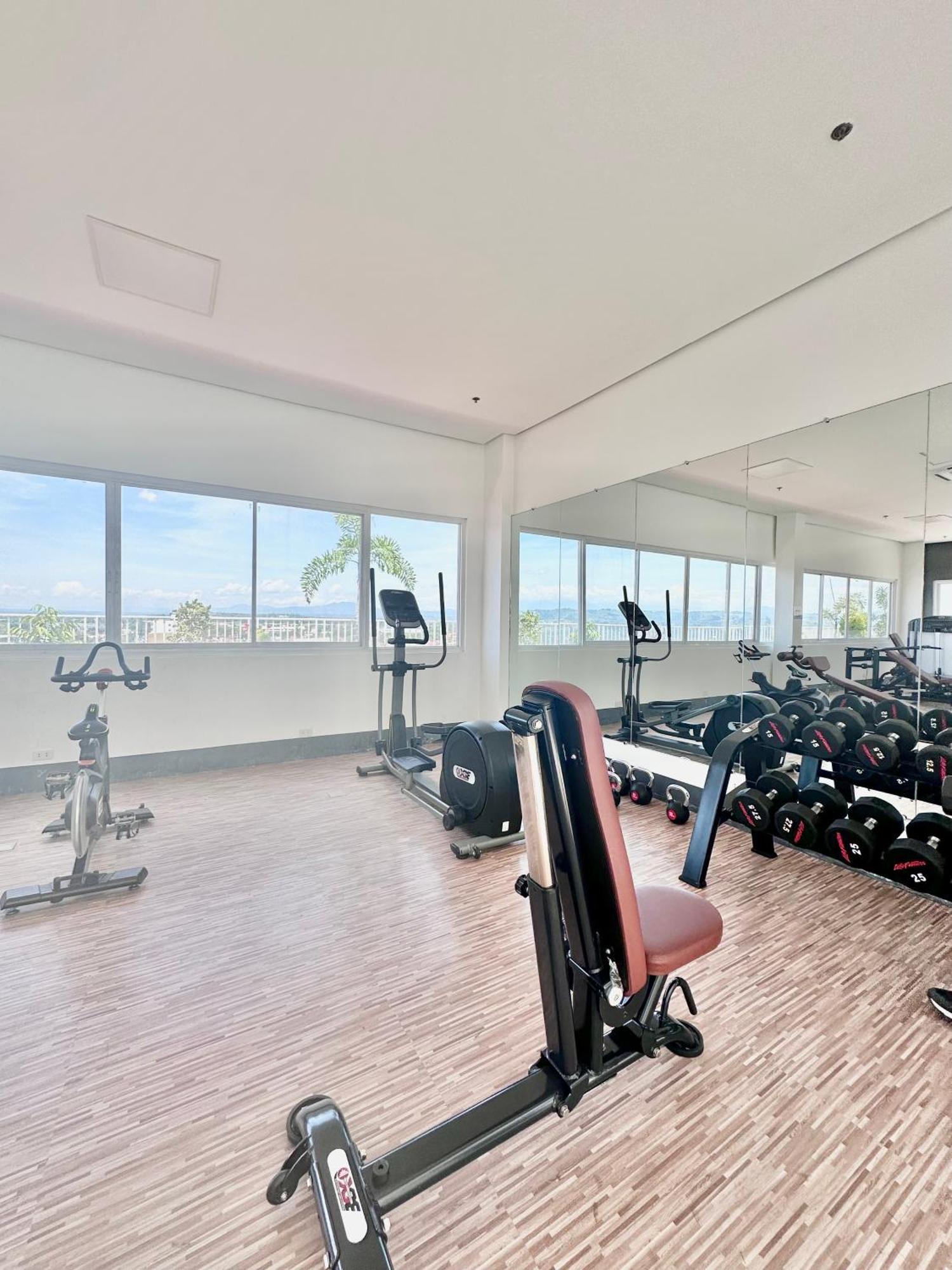Aesthetic One Bedroom Beside Sm W Pool, Wifi And Netflix Cagayan de Oro Esterno foto