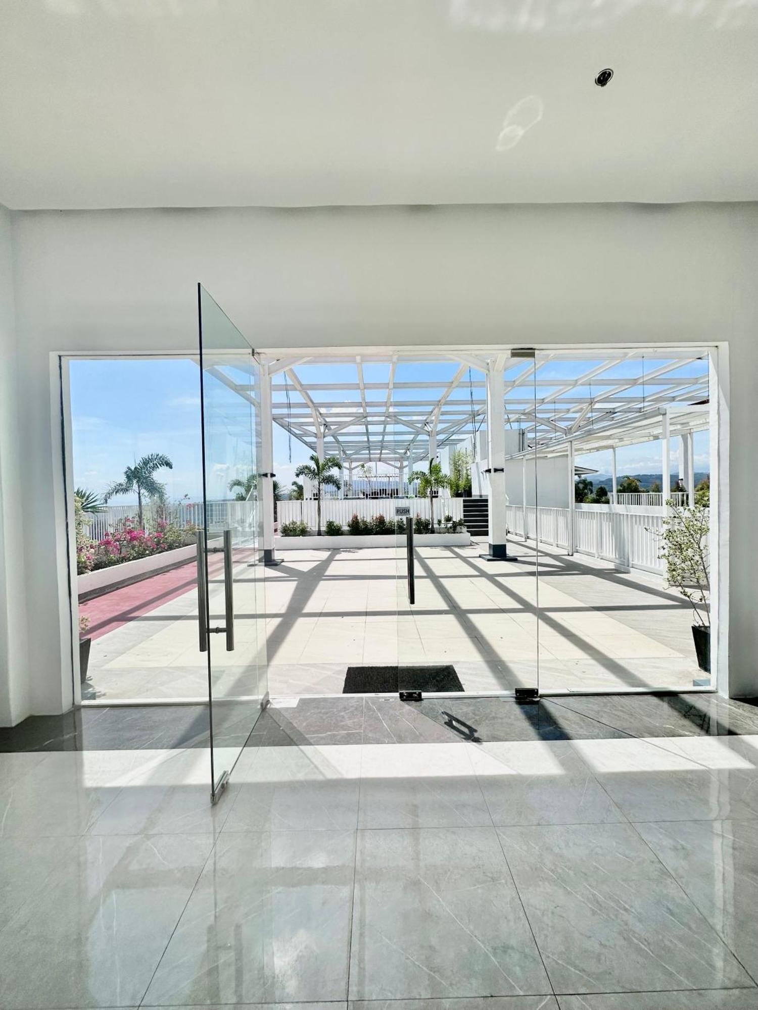 Aesthetic One Bedroom Beside Sm W Pool, Wifi And Netflix Cagayan de Oro Esterno foto