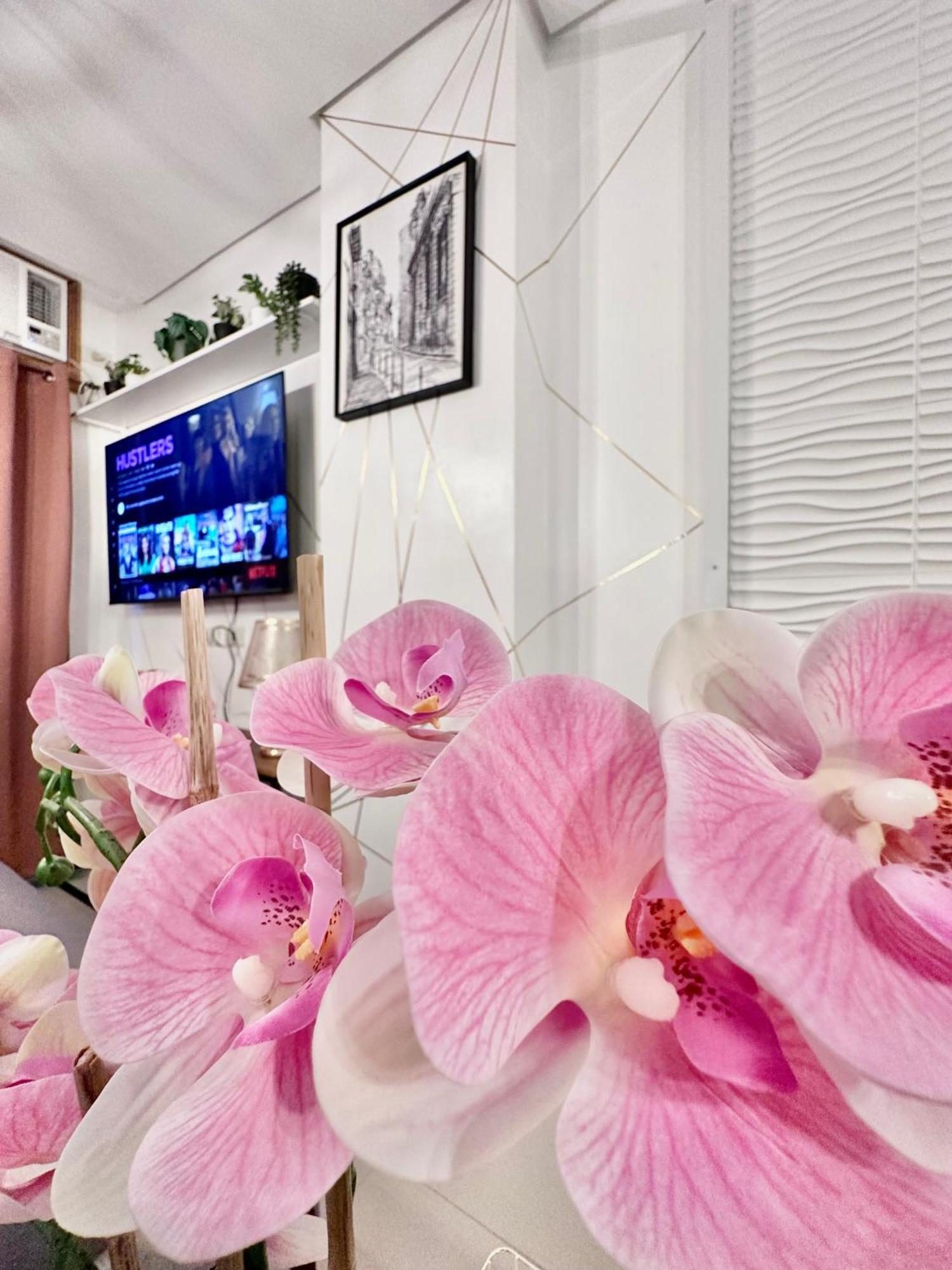 Aesthetic One Bedroom Beside Sm W Pool, Wifi And Netflix Cagayan de Oro Esterno foto